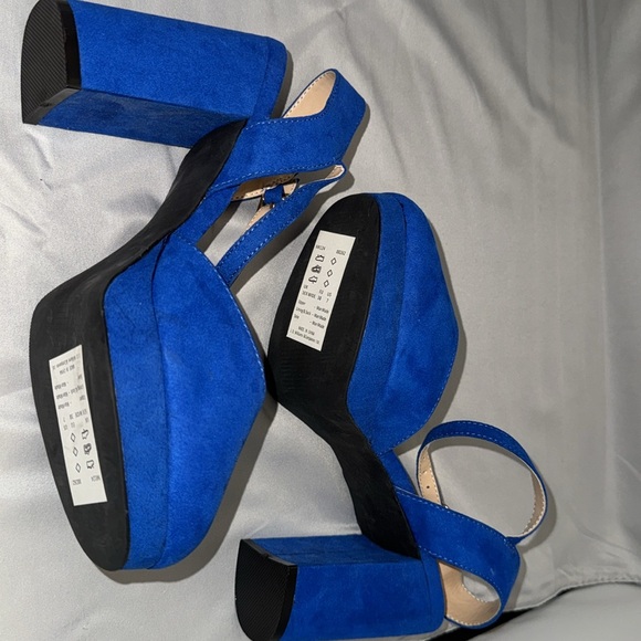 NWOT Beautiful Blue 3 3/4 inch platform ankle heels. - Picture 4 of 4